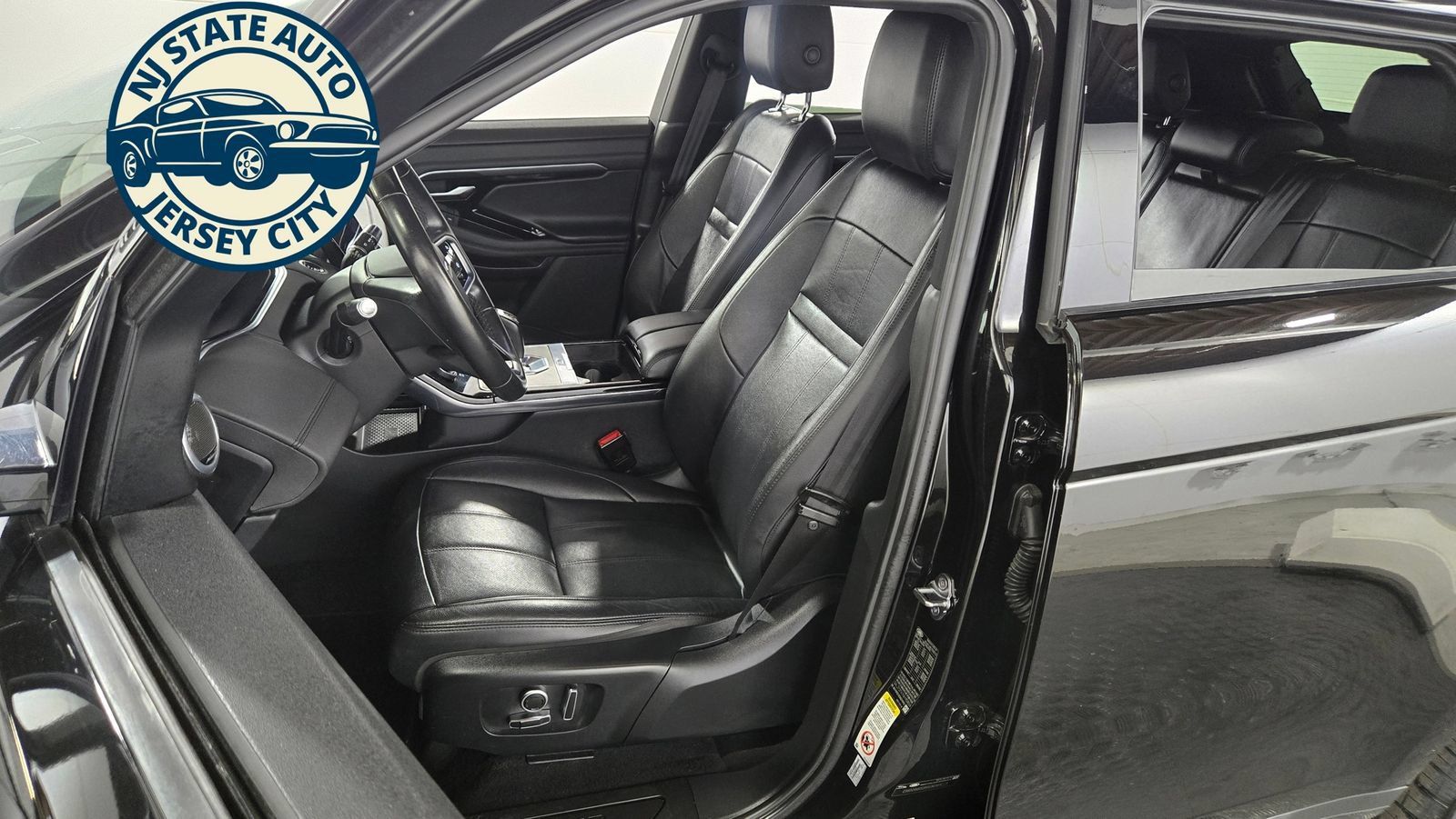 Used 2022 Land Rover Range Rover Evoque SE AWD/4WD image 26