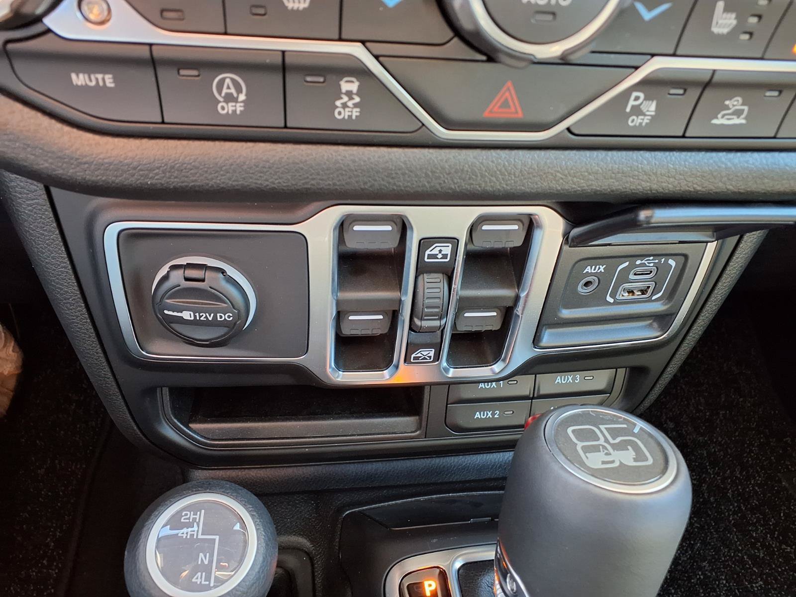 New 2026 Jeep Gladiator Sport AWD/4WD image 12
