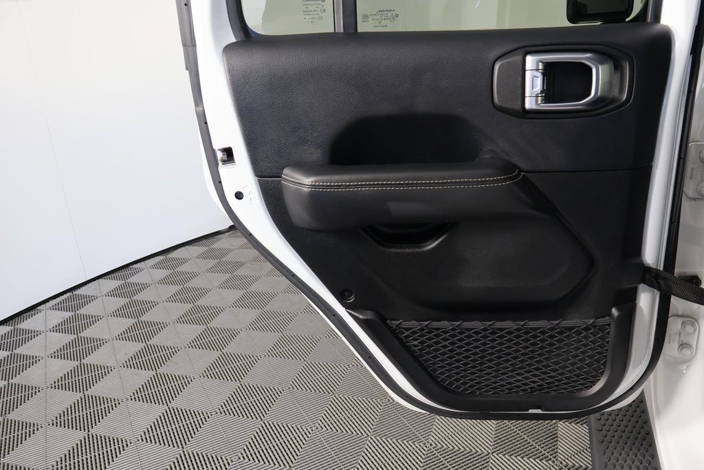 Used 2018 Jeep Wrangler Unlimited Sahara AWD/4WD image 13