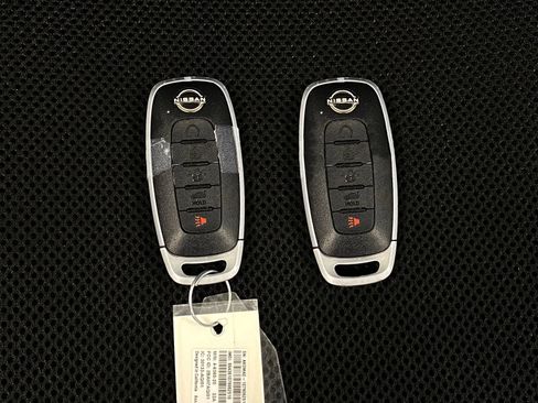 Used 2025 Nissan Pathfinder SL image 9