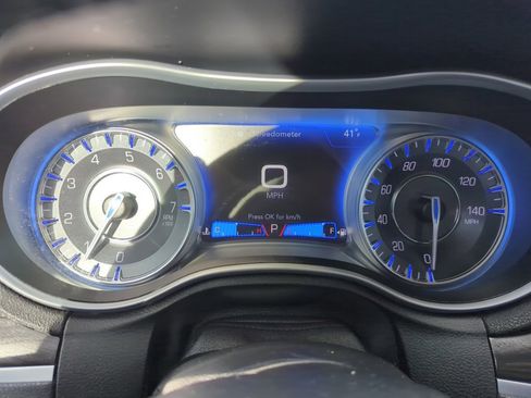 Used 2022 Chrysler 300 Touring w/ Sport Appearance Package image 18