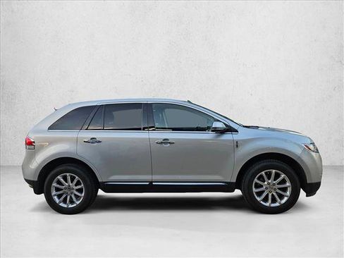 Used 2013 Lincoln MKX AWD image 4