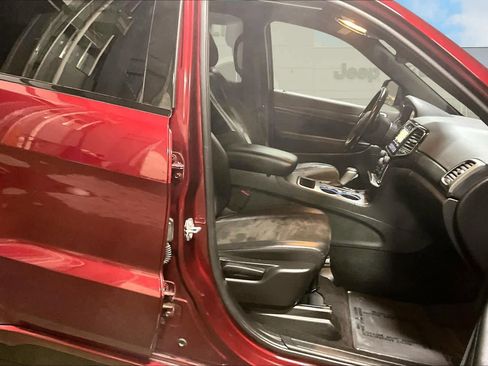 Used 2020 Jeep Grand Cherokee Altitude image 14