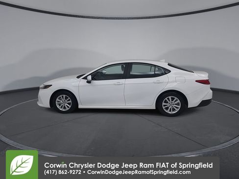 Used 2026 Toyota Camry LE FWD image 9