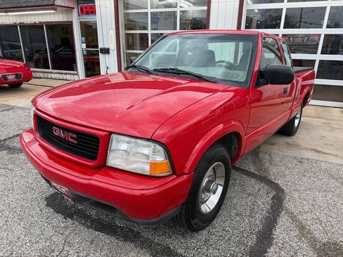 Used 2000 GMC Sonoma SLS w/ SLS Super Spec Pkg 2 RWD image 2