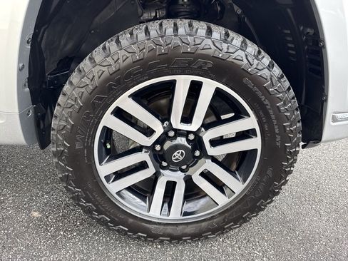 Used 2022 Toyota 4Runner Limited image 9