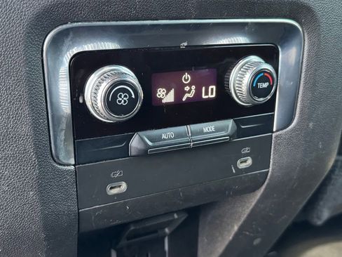 Used 2021 GMC Yukon XL SLT RWD image 26
