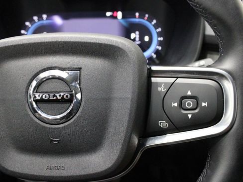 Used 2025 Volvo XC40 B5 Plus image 27