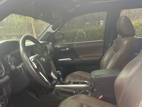 Used 2019 Toyota Tacoma Limited image 24