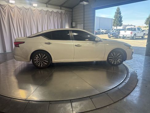 Used 2023 Nissan Altima 2.5 SV image 4