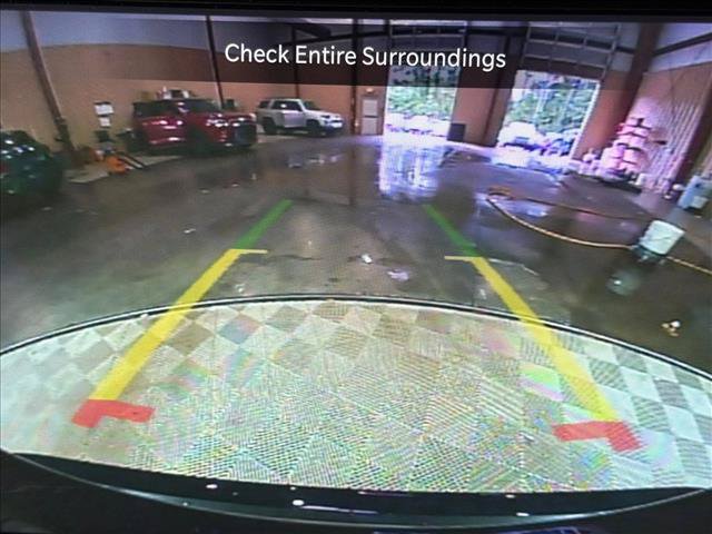Used 2025 Chrysler Pacifica Select FWD image 28