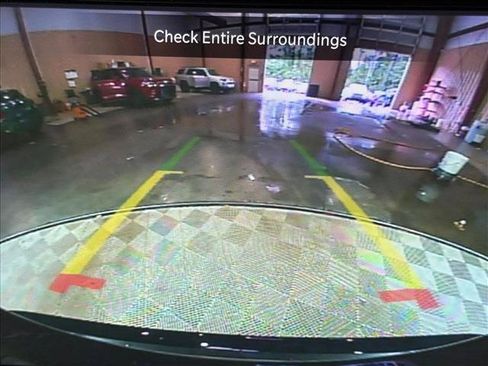 Used 2025 Chrysler Pacifica Select FWD image 28
