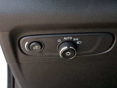 Used 2023 Buick Envision Essence w/ Sport Touring Package AWD/4WD image 25