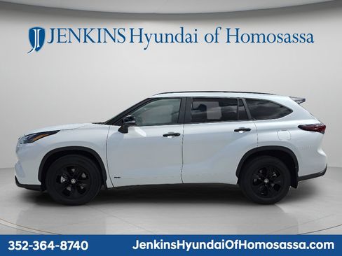 Used 2025 Toyota Highlander XLE AWD/4WD image 9
