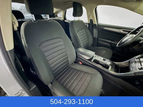 Certified 2018 Ford Fusion SE w/ Fusion SE Technology Package FWD image 27
