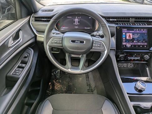 New 2025 Jeep Grand Cherokee Altitude image 14