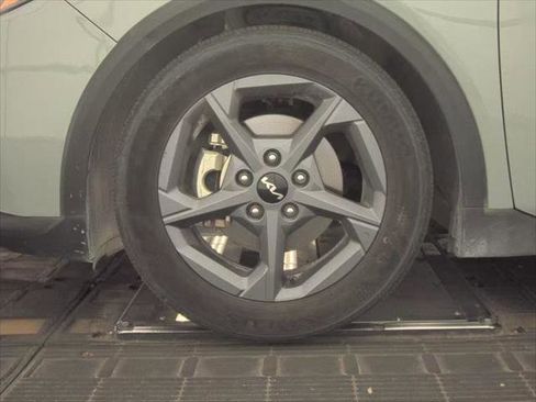 Used 2025 Kia K4 LXS image 27