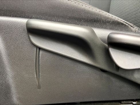 Used 2024 GMC Canyon Elevation w/ Convenience Package image 34