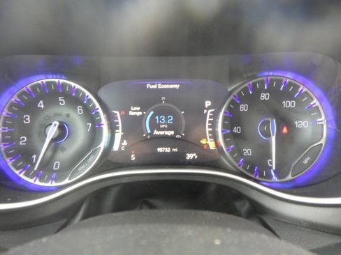 Used 2022 Chrysler Pacifica Touring-L FWD image 25