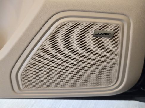 Used 2025 Porsche Macan image 16