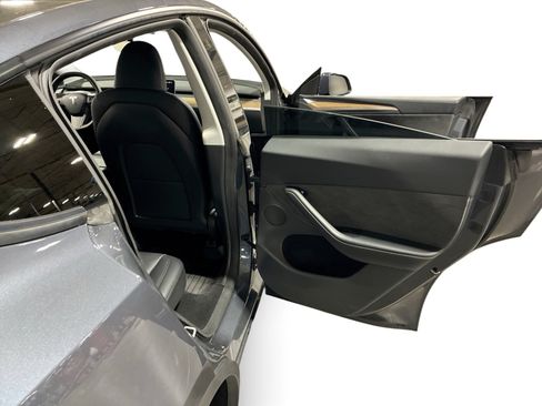 Certified 2023 Tesla Model Y Long Range AWD/4WD image 12
