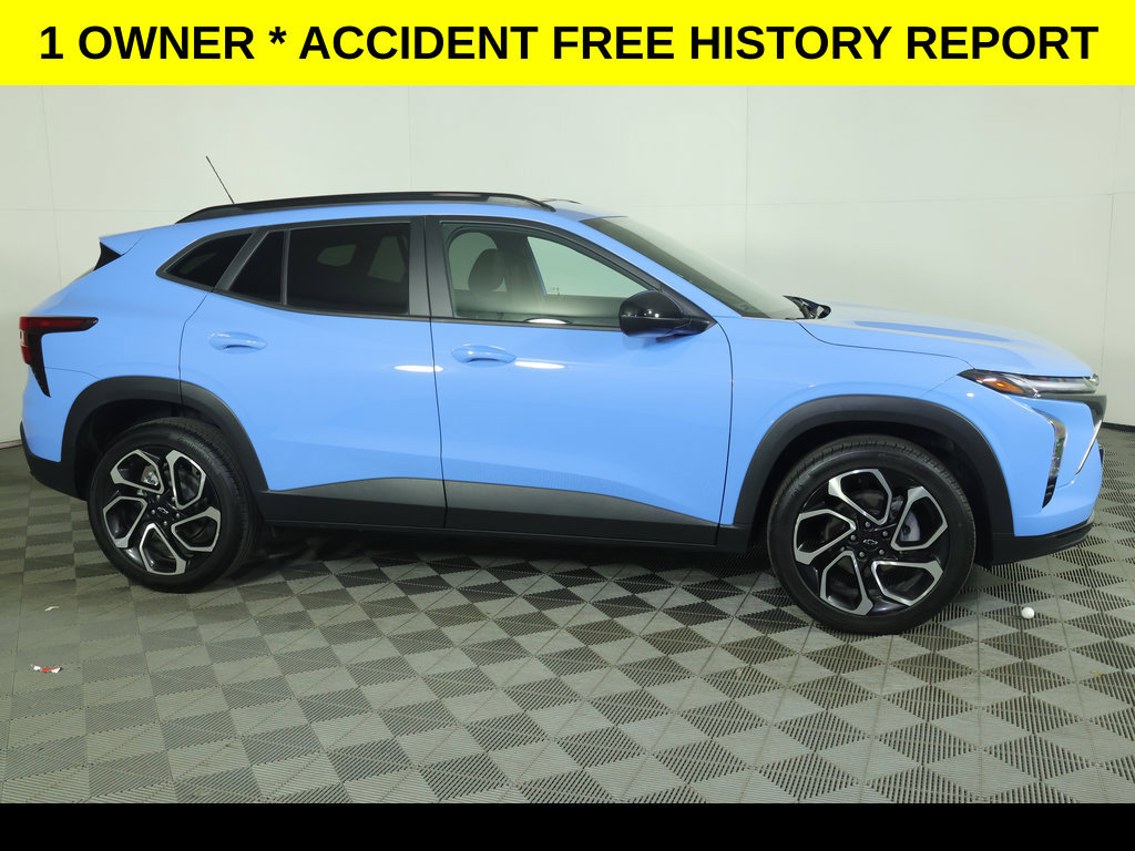 Used 2024 Chevrolet Trax RS w/ Sunroof Package FWD image 2