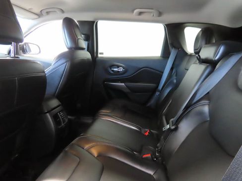 Used 2020 Jeep Cherokee Latitude Plus FWD image 16