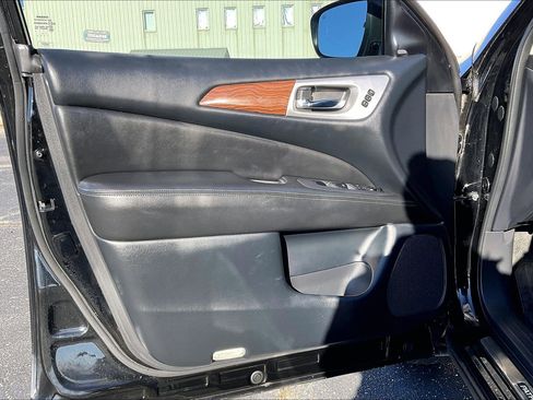 Used 2018 Nissan Pathfinder Platinum w/ Cargo Package image 19