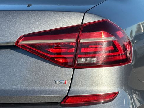 Used 2017 Volkswagen Passat 1.8T SE w/ SE Lighting Package image 12