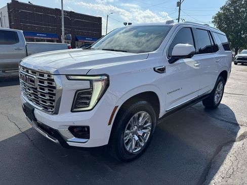 Used 2026 GMC Yukon Denali w/ Sun & Power Step Package AWD/4WD image 1