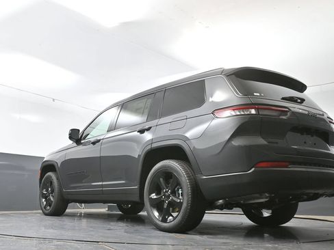 New 2026 Jeep Grand Cherokee L Limited w/ Limited Altitude Package AWD/4WD image 44