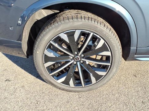 New 2026 Volvo XC90 T8 Plus w/ Protection Package Premier image 7