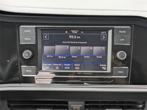 Used 2024 Volkswagen Jetta SE image 17