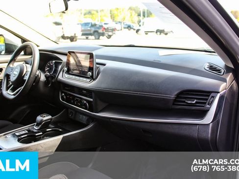 Used 2024 Nissan Rogue S FWD image 23