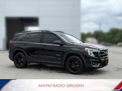 Used 2023 GMC Terrain AT4 AWD/4WD image 2