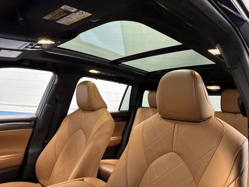 Used 2021 Toyota Highlander Platinum image 7