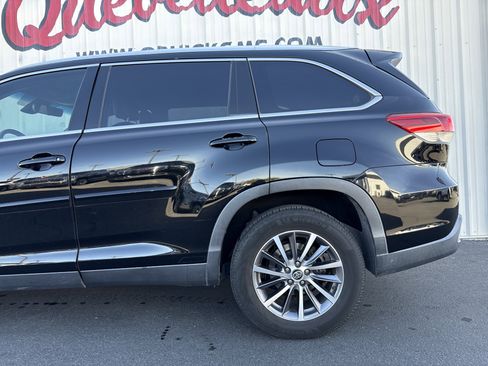 Used 2019 Toyota Highlander XLE image 2