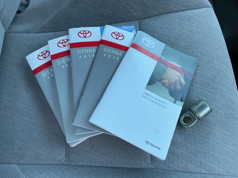 Used 2015 Toyota Sienna LE image 42