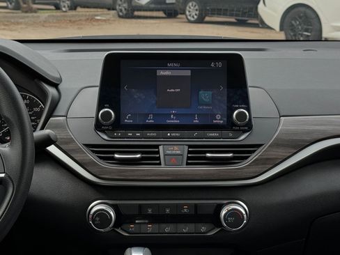 Used 2025 Nissan Altima 2.5 SV image 18