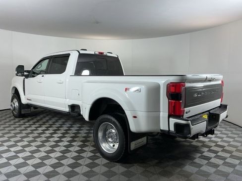Used 2025 Ford F450 Platinum w/ FX4 Off-Road Package image 6