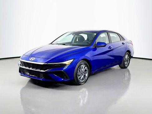 Used 2024 Hyundai Elantra SEL FWD image 1