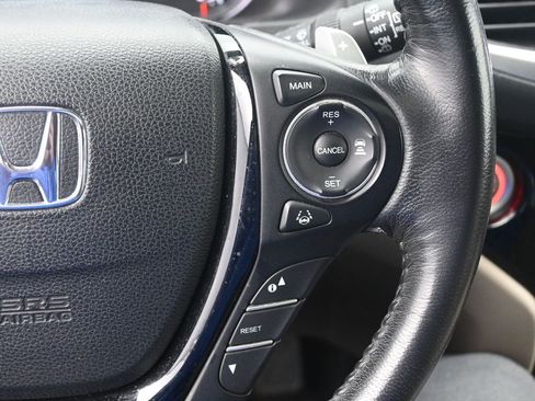 Used 2016 Honda Pilot Touring image 12