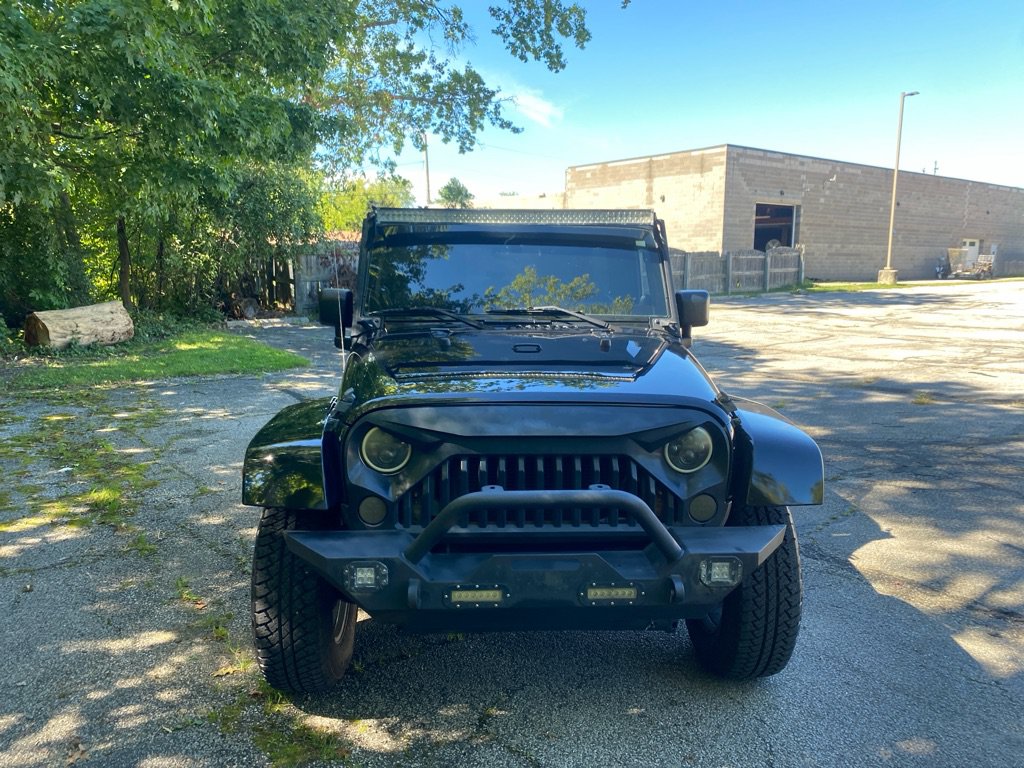 Used 2014 Jeep Wrangler Unlimited Sahara w/ Dual Top Group AWD/4WD image 8