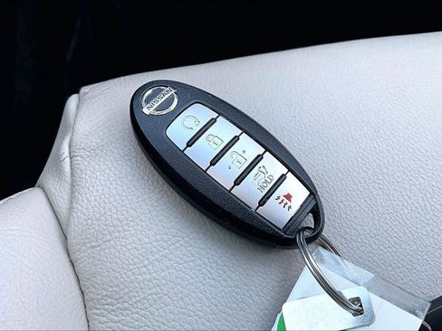 Used 2021 Nissan Rogue SL image 14