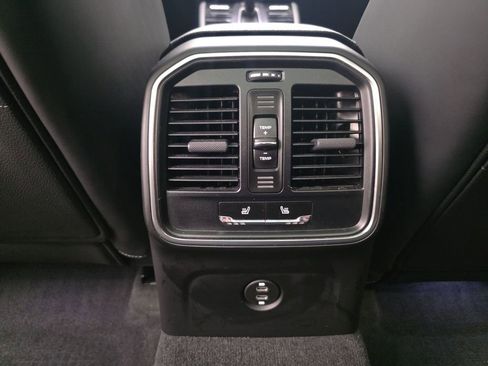 Used 2024 Porsche Macan image 25