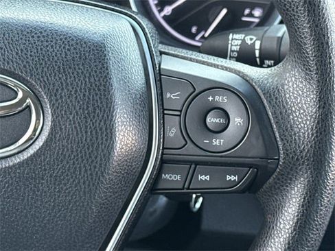 Used 2018 Toyota Camry LE image 14