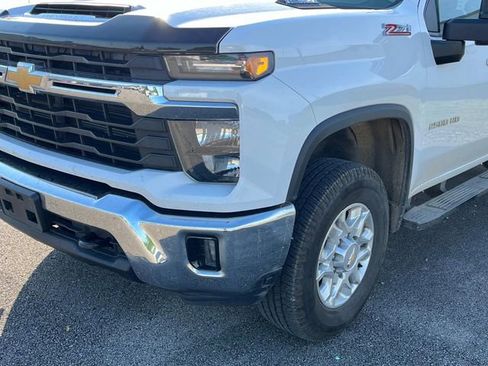 Used 2024 Chevrolet Silverado 2500 LT w/ Convenience Package AWD/4WD image 10