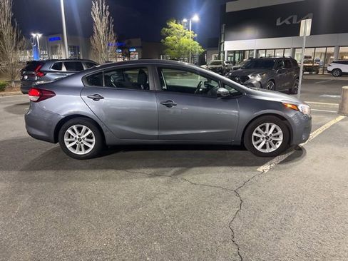 Used 2017 Kia Forte S image 3