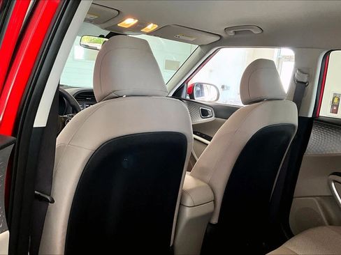 Used 2023 Kia Soul LX w/ LX Technology Package FWD image 10