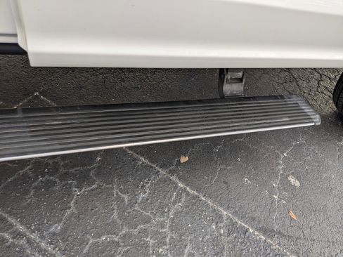 Used 2017 Ford F150 Lariat w/ Equipment Group 502A Luxury image 19